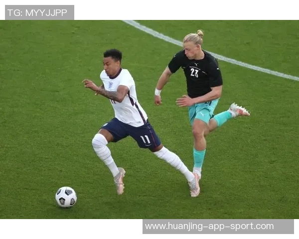 林加德精准直塞助攻杜甘季奇怒射被薛庆浩神勇扑出 林加德精准直塞助攻杜甘季奇怒射被薛庆浩神勇扑出